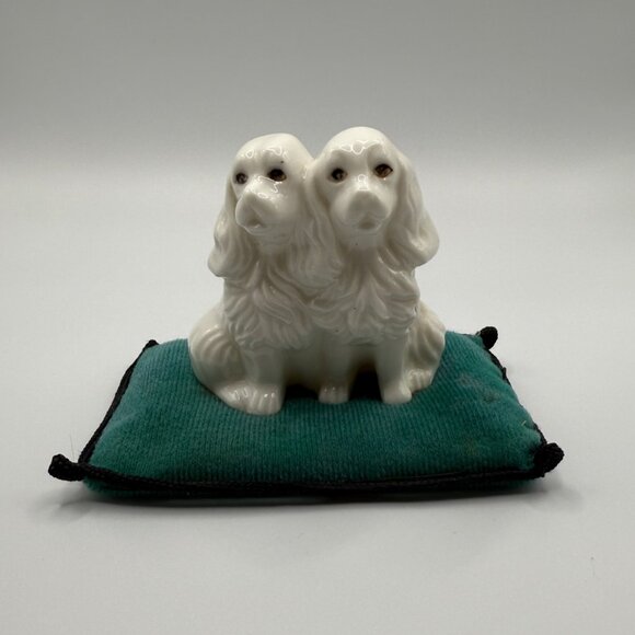 RARE Vintage McCrory 'From Around the World 'Porcelain Dogs on Pillow - Picture 1 of 7